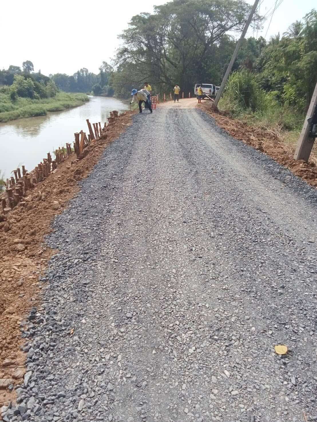 ถนนอัดหินคลุก